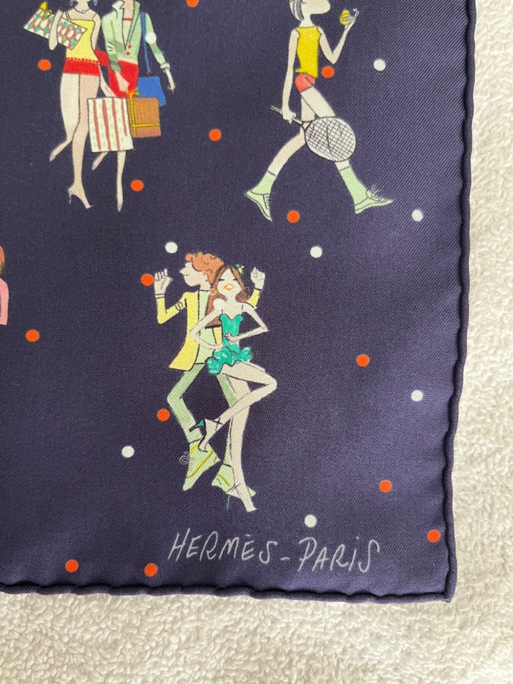 VINTAGE Hermes "Les Parisiennes De Kiraz" 100% Silk Pochette gavroche - Picture 6 of 10